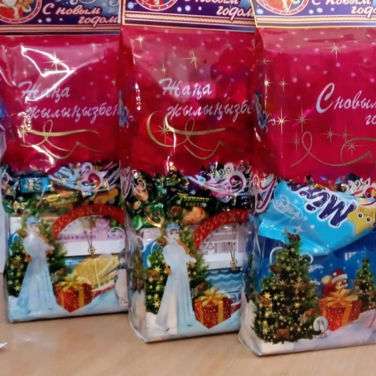 Дети сотрудников получили новогодние подарки