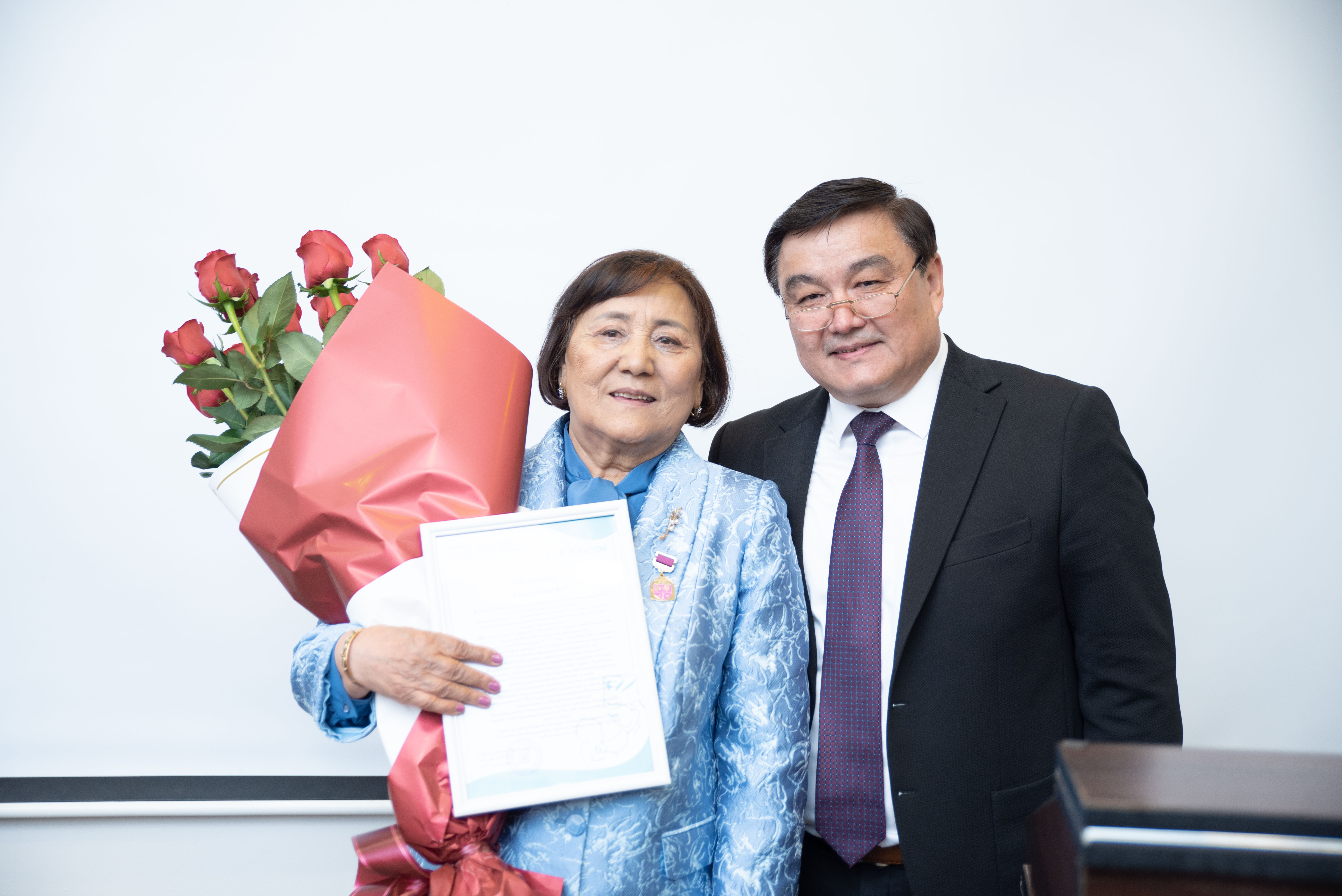 Основательница онкогематологической службы РК награждена орденам Гиппократа